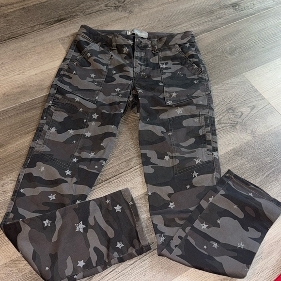 Wit and Wisdom cargo pants/Jeans - Picture 1 of 3